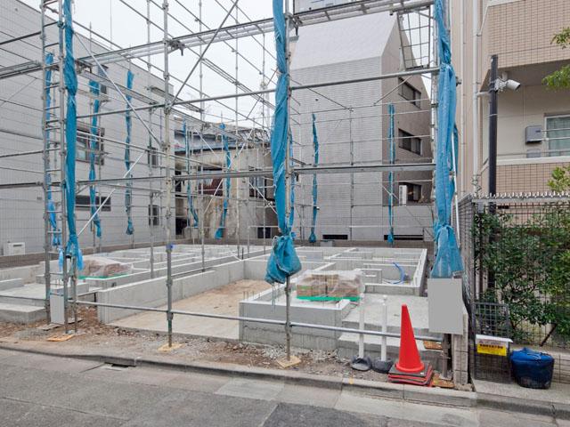 Local photos, including front road. Local (12 May 2013) Shooting