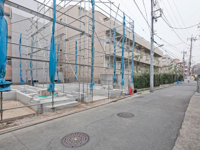 Local photos, including front road. We will continue to progress in the future more and more building. Choose a property close to the train station, I think you also because of the family site (December 2013) Shooting