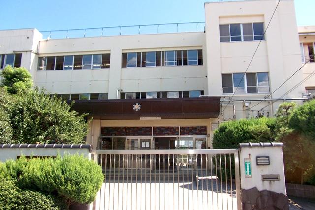 Junior high school. 787m to Ota Ward Yukitani Junior High School