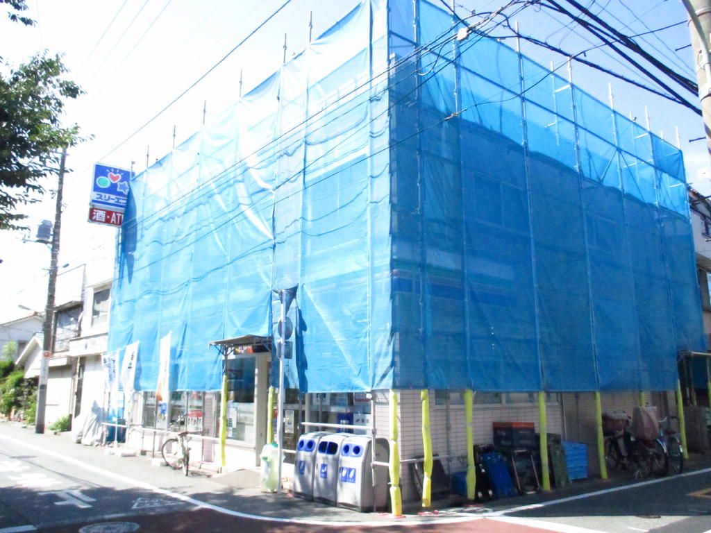 Convenience store. Three F Nishirokugo store up (convenience store) 222m