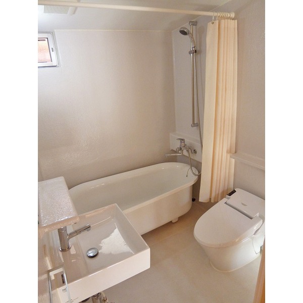 Bath. Like atmosphere of the overseas! 