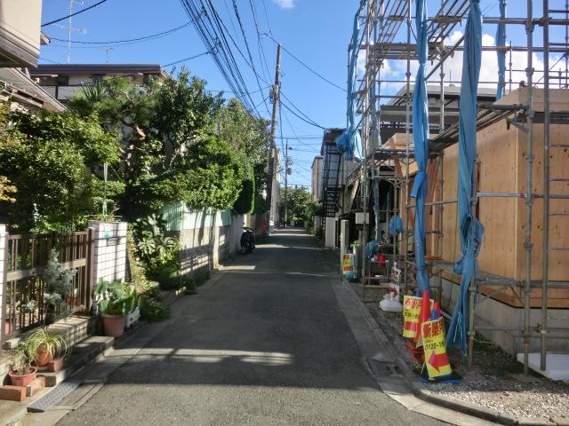 Local photos, including front road. Local (10 May 2013) Shooting