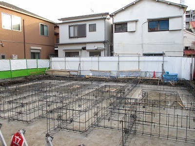 Building appearance. Situated in a quiet, residential area