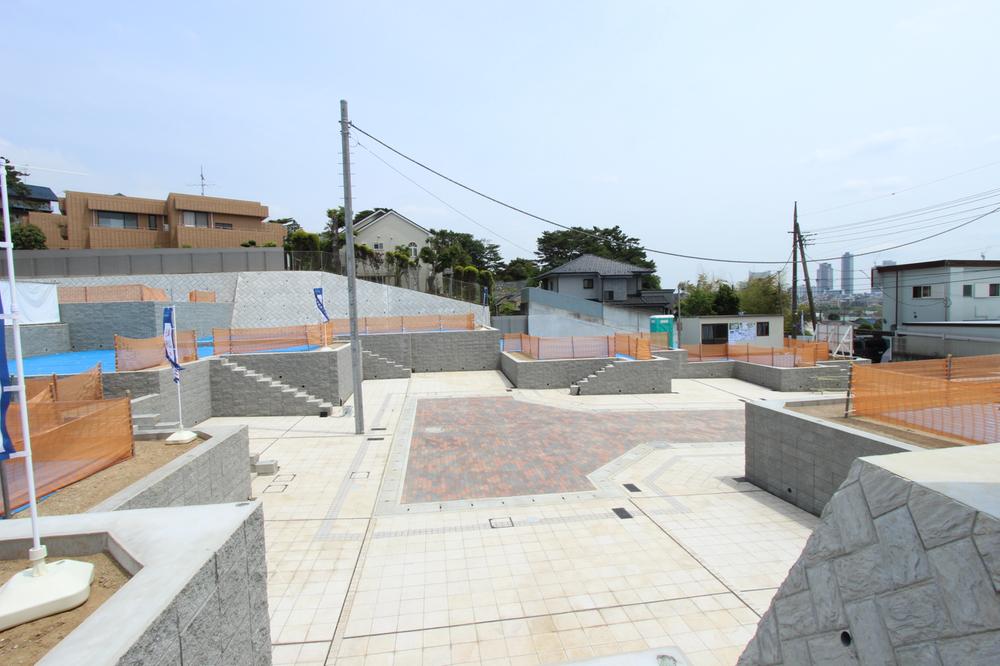 Local land photo. From 164 sq m is a land with a variation of 210 sq m.