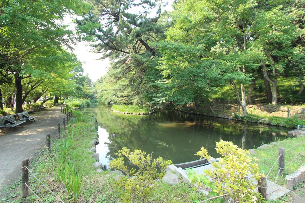 park. Hourai a 7-minute walk from the 560m lush Hourai park to the park