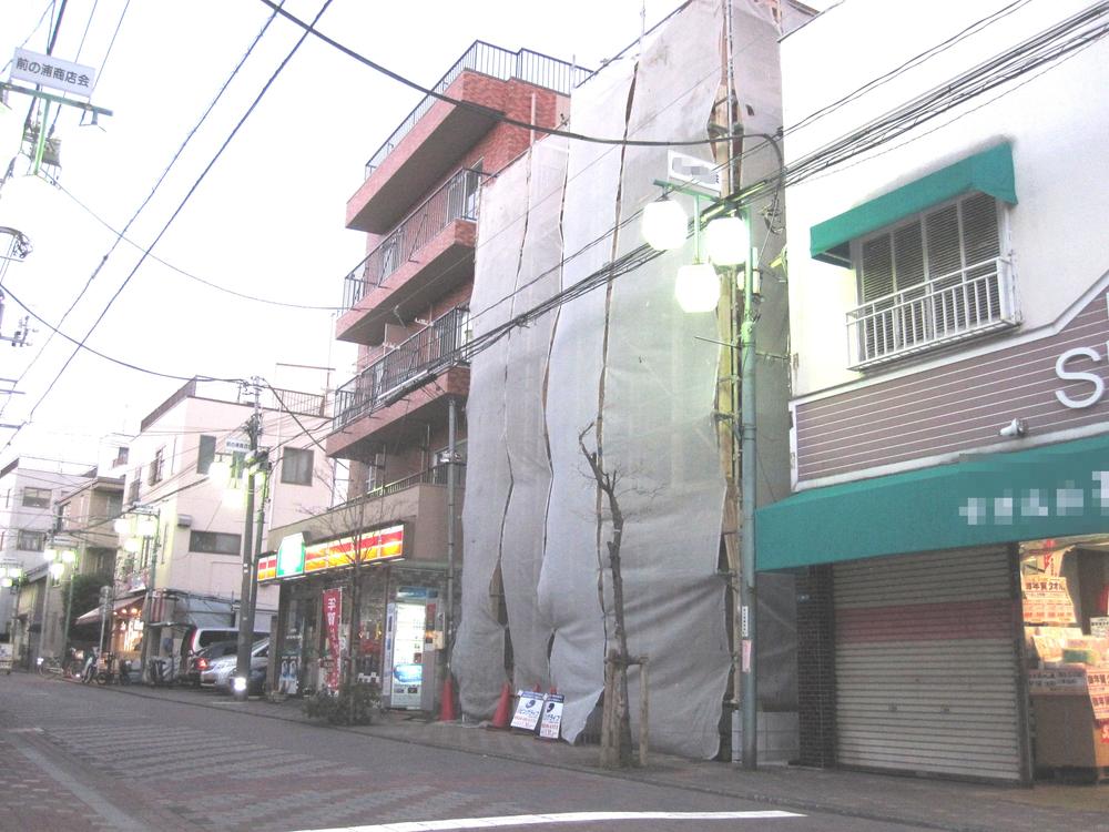 Local appearance photo. Local (12 May 2013) Shooting