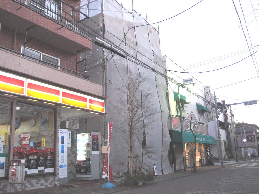 Local photos, including front road. Local (12 May 2013) Shooting