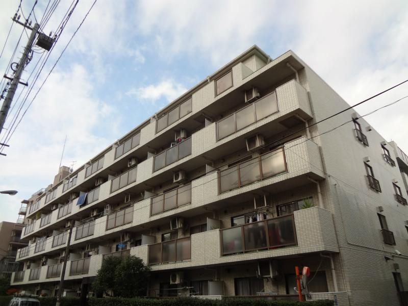 Local appearance photo. Local (11 May 2013) Shooting