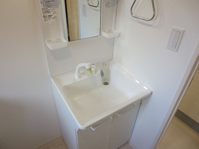 Washroom. Independent wash