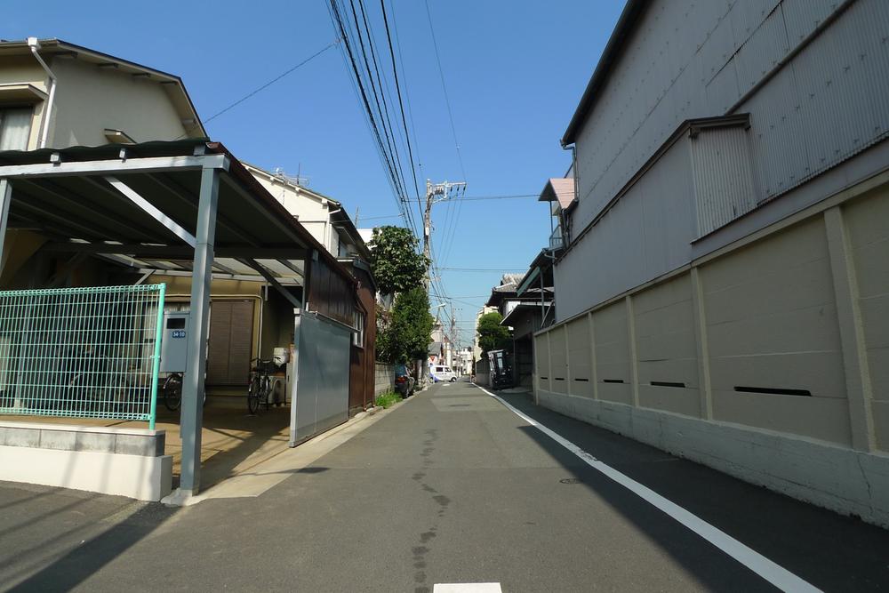 Local photos, including front road. Local (11 May 2013) Shooting