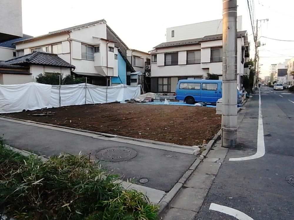 Local photos, including front road. Local (12 May 2013) Shooting