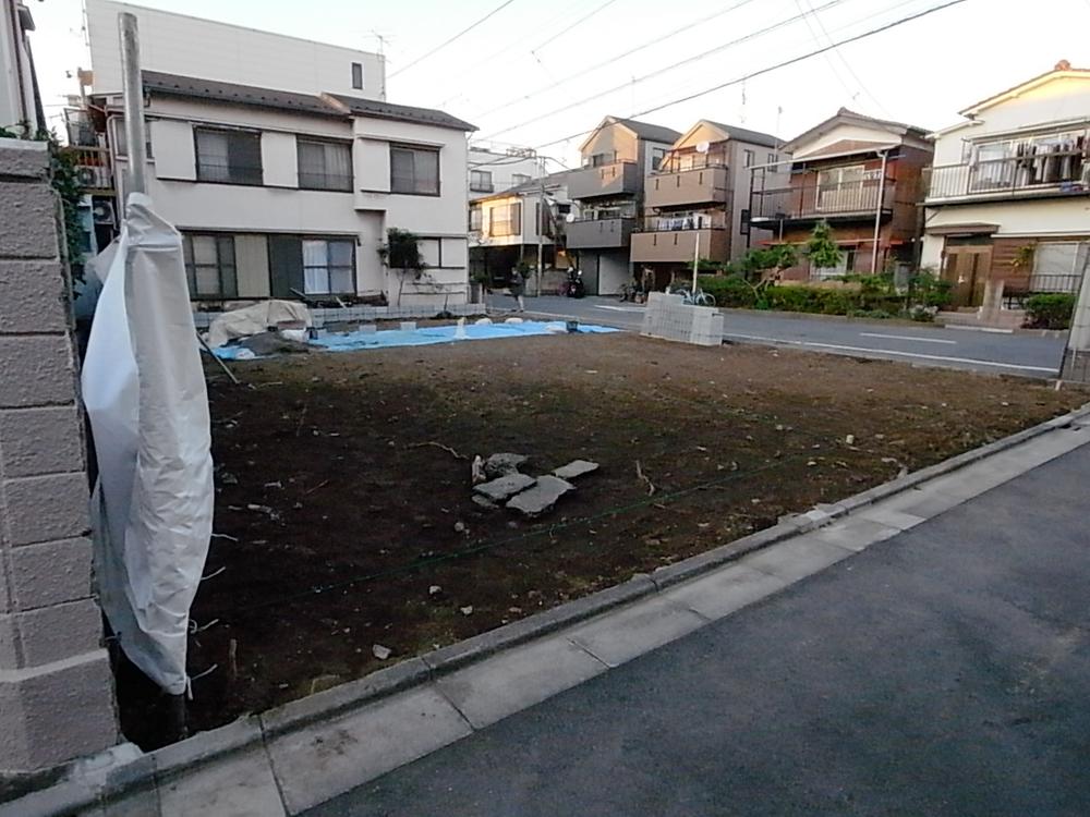 Local photos, including front road. Local (12 May 2013) Shooting