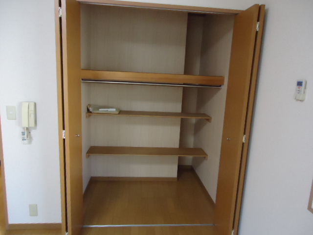 Receipt. Large closet