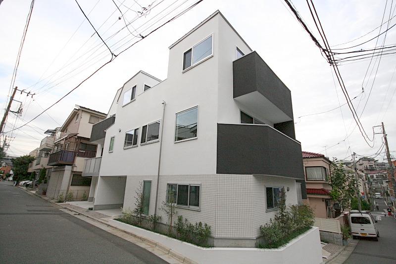 Local appearance photo. Local (10 May 2013) Shooting