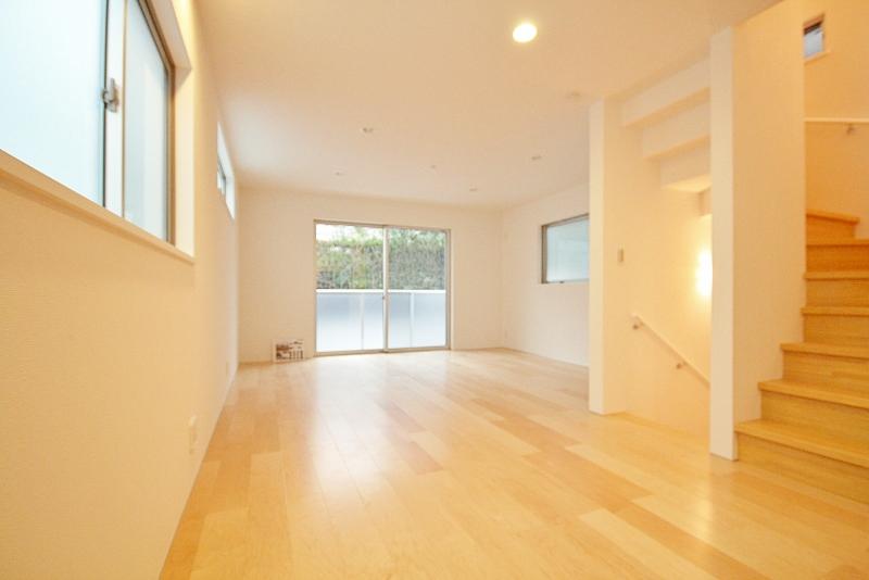 Living. LDK19.8 Pledge, Facing the southwest-facing balcony (C Building) indoor (10 May 2013) Shooting