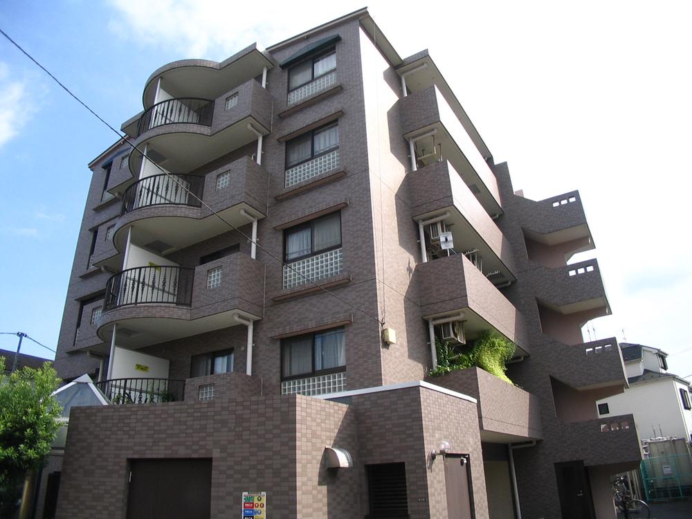 Local appearance photo. Tiled building appearance