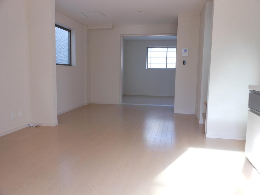 Same specifications photos (living)