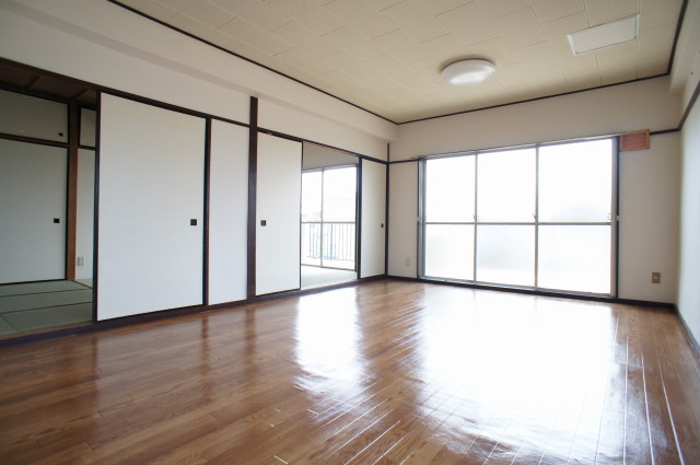 Living and room. Western-style room 12 Pledge