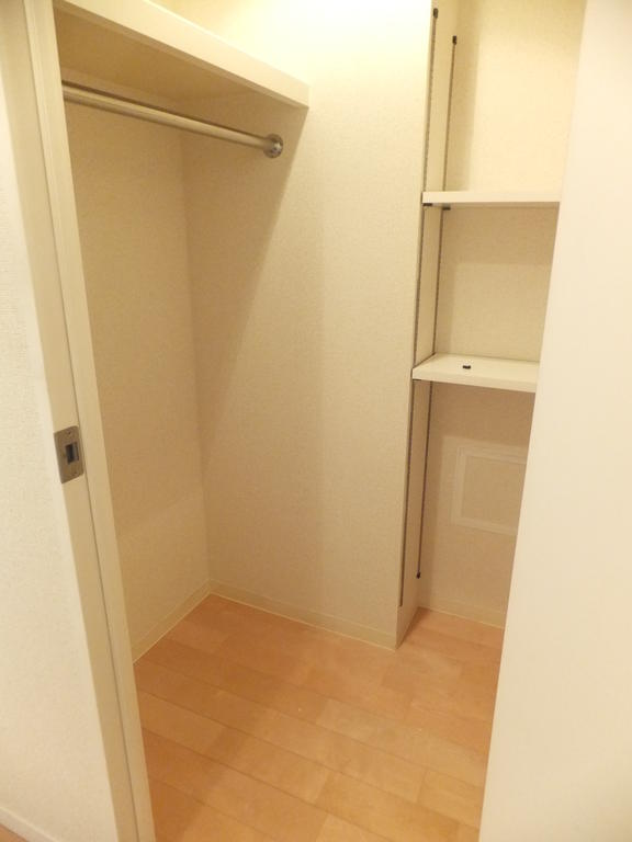 Receipt. Walk in Closet