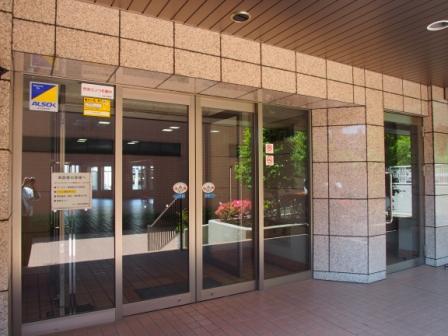 Entrance. Common areas