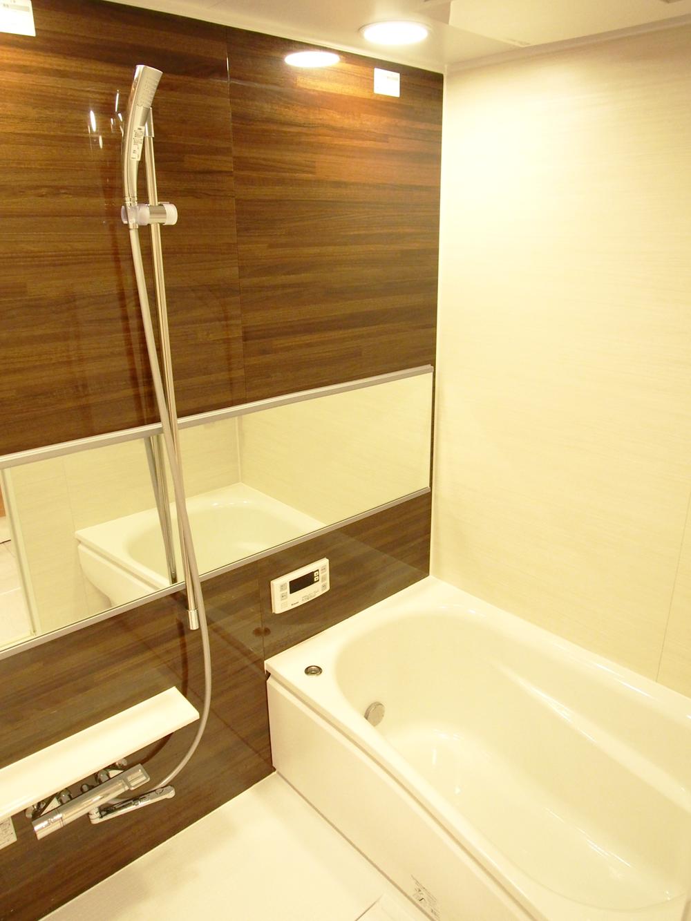 Bathroom. TOTO made. Add-fired function, With a bathroom in the drying function.