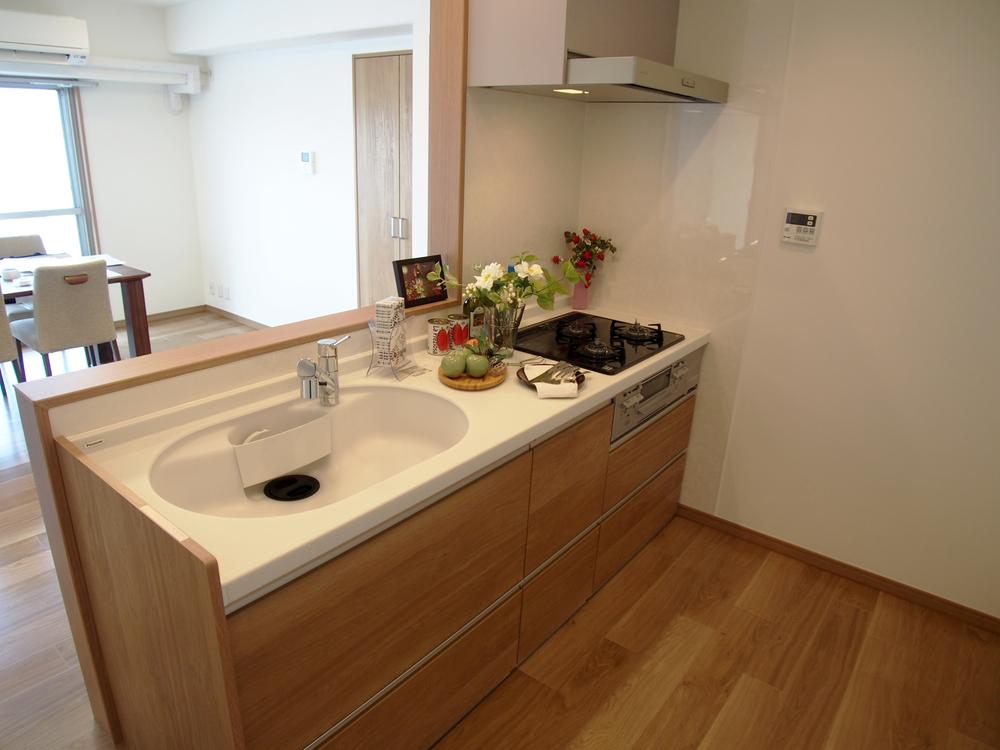 Kitchen. A material in conjunction with interior color scheme in the holding section. With water purification machines. (Panasonic)