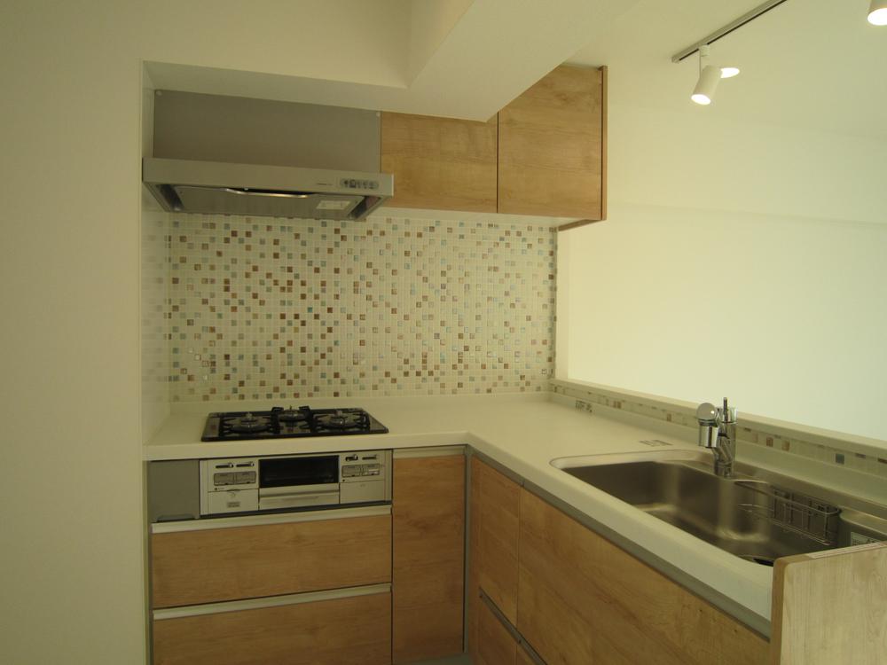 Kitchen. Indoor (11 May 2013) Shooting