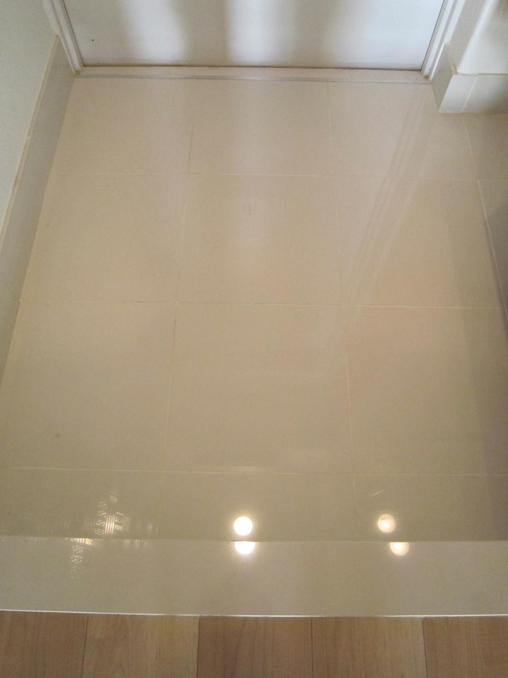 Entrance. Local (11 May 2013) Shooting