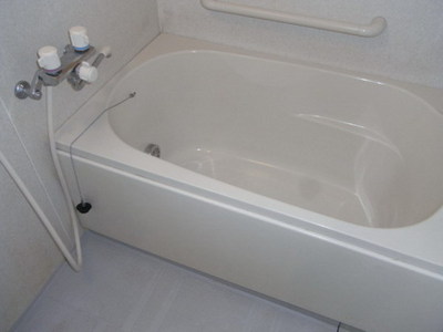 Bath. Spread of bathtub