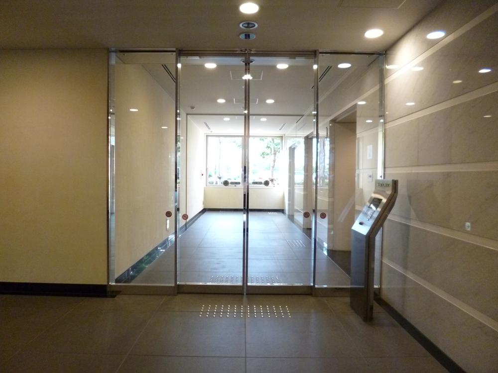 Entrance. Common areas