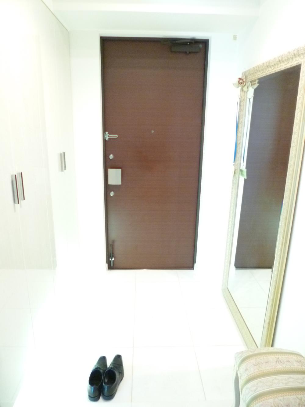 Entrance. Local (July 2013) Shooting