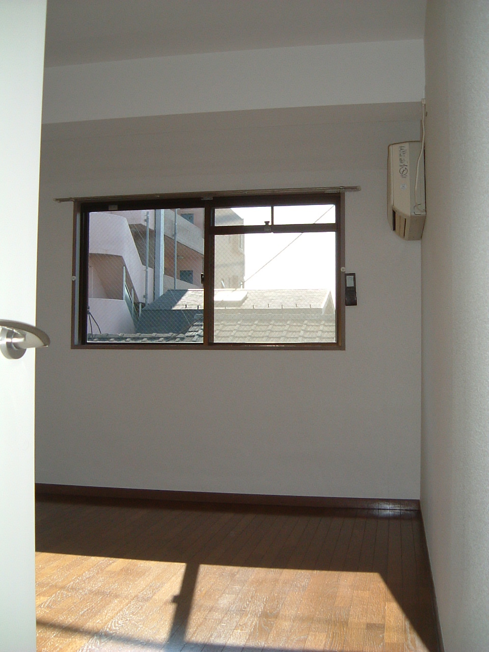 Living and room. Two-sided lighting in the corner room