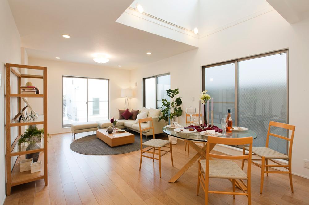 Same specifications photos (living). Example of construction