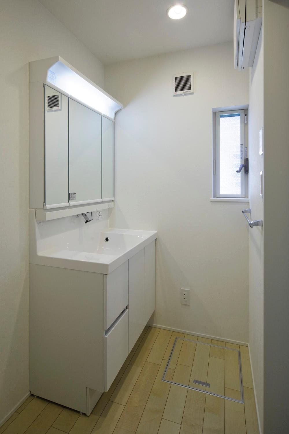 Wash basin, toilet. Example of construction