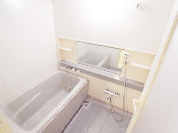 Bathroom. Corner room