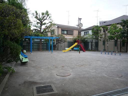 park. 111m to the center 2-chome, children's park