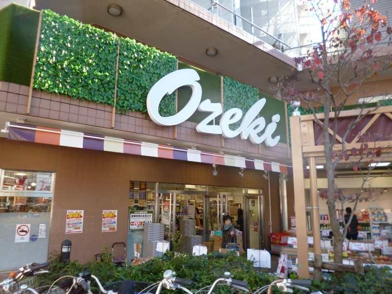 Supermarket. Ozeki 942m snow until the valley shop