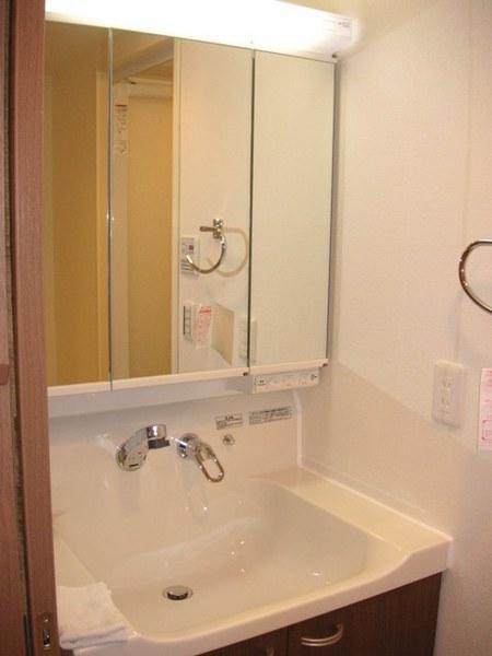 Wash basin, toilet. Local (12 May 2013) Shooting