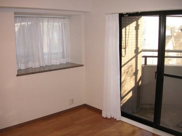 Non-living room. Local (12 May 2013) Shooting