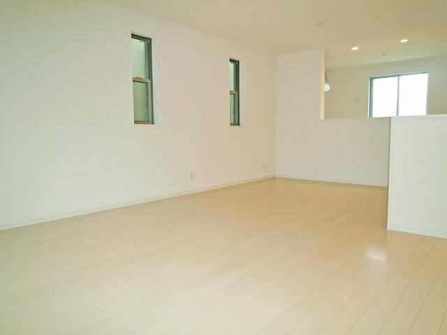 Same specifications photos (living). Same specifications construction cases