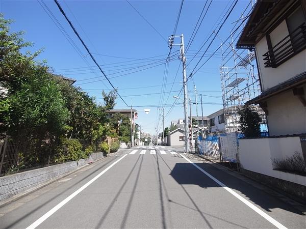 Local photos, including front road. Front road 2013 / 09 shooting