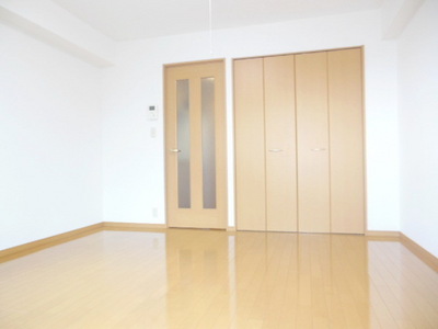 Living and room. Rooms clean flooring