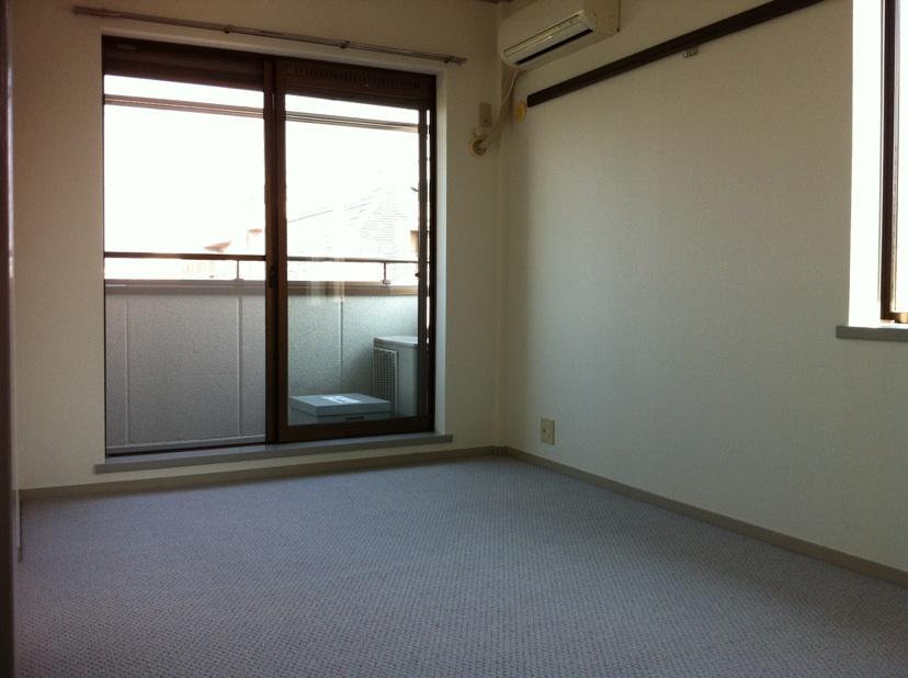 Living and room. Corner room with a bay window