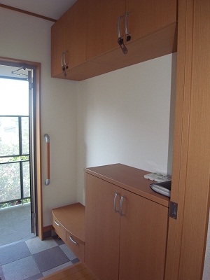 Entrance. There is a large storage in the front door