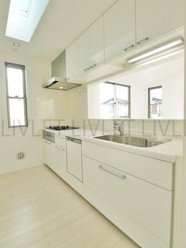 Kitchen. Indoor (11 May 2013) Shooting