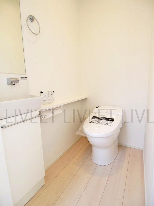 Toilet. Indoor (11 May 2013) Shooting