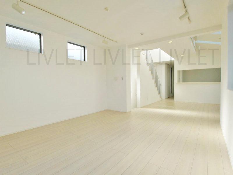 Living. Indoor (11 May 2013) Shooting