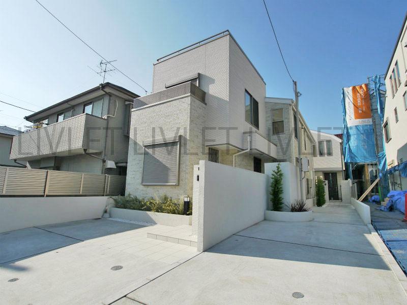 Local appearance photo. Local (11 May 2013) Shooting