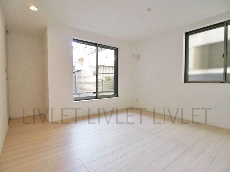 Non-living room. Indoor (11 May 2013) Shooting