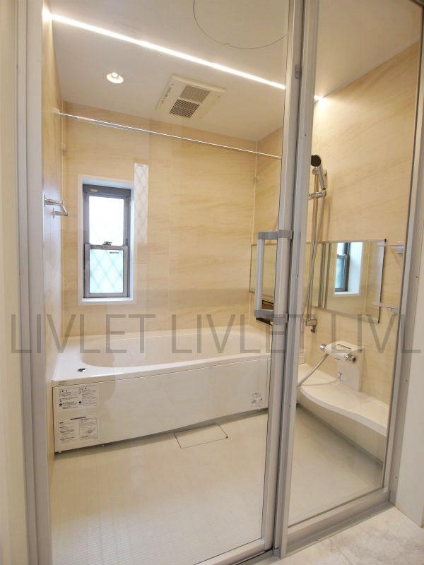 Bathroom. Indoor (11 May 2013) Shooting